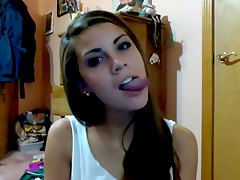 amateur hot teen brunette makes her tongue dance