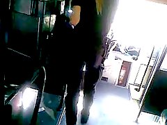 공개 누드, 몰래 카메라, 공개적으로 벌거 벗은, 버스에서, 제복을 입은 경찰