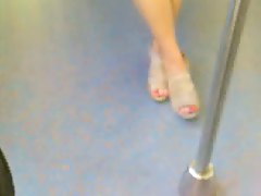 jolies jambes dans le metro 