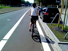 podglądanie, rozbieranie się publicznie, rowerzyści, ukryta kamerka