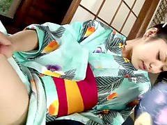 Kinky Hana uses a bottle to toy her pussy until she is soaki