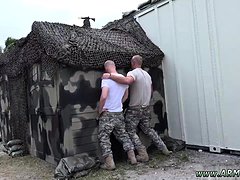 armée, russe, nu, trou dans le mur, trous