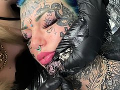 sex bombe, tatovering, nøgne bryst, fetichisme, softcore