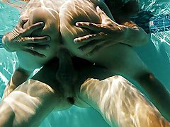 Μεγάλος κώλος, γυναίκα, κάτω από το νερό, Παραλία, Ξανθιά