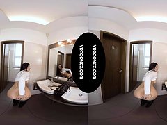 VR - Meeting in bathroom