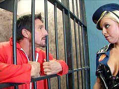 Pretty babe Britney Amber gives a blowjob in the prison