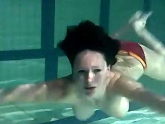 dans la piscine, effeuilleuse, sous marin, plage, petits seins